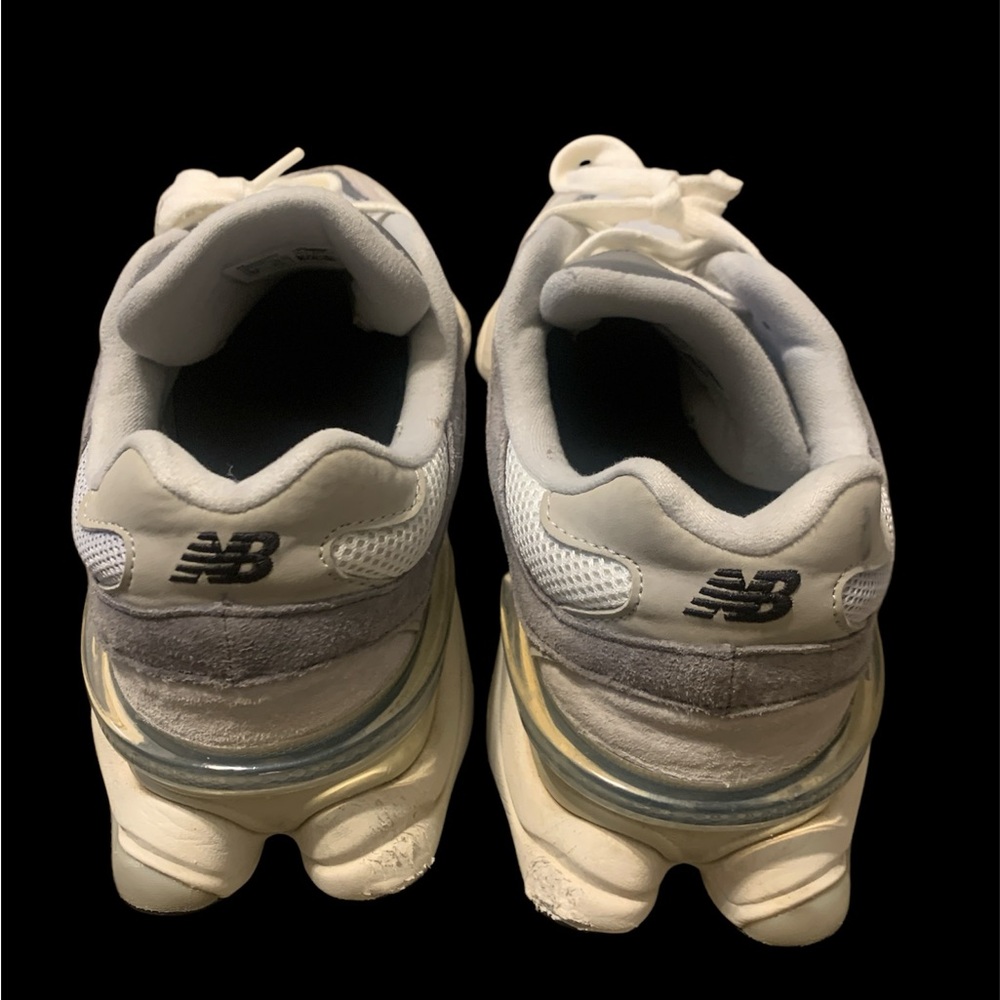 New Balance White and Gray Sneakers - Picture 3 of 5